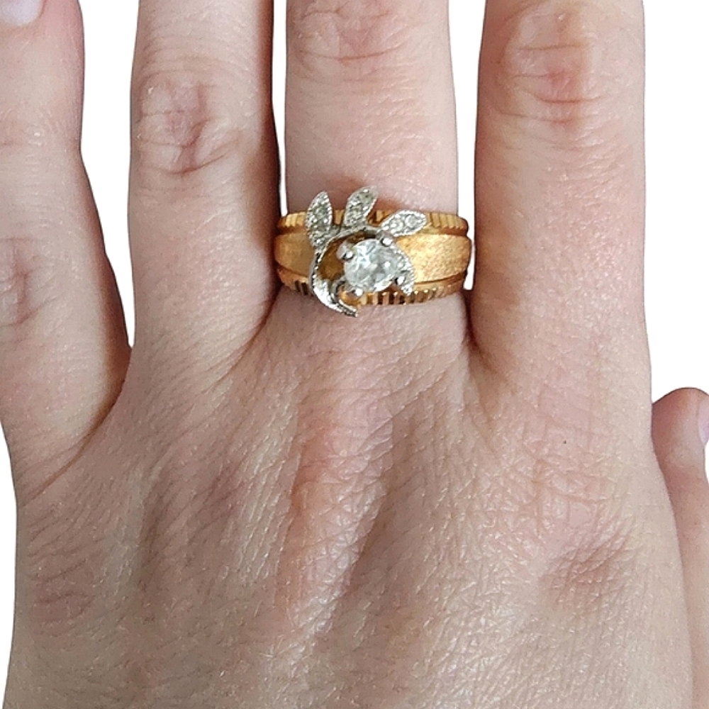 Vintage Gold Tone Floral Ring with Clear Stone – Size 8
